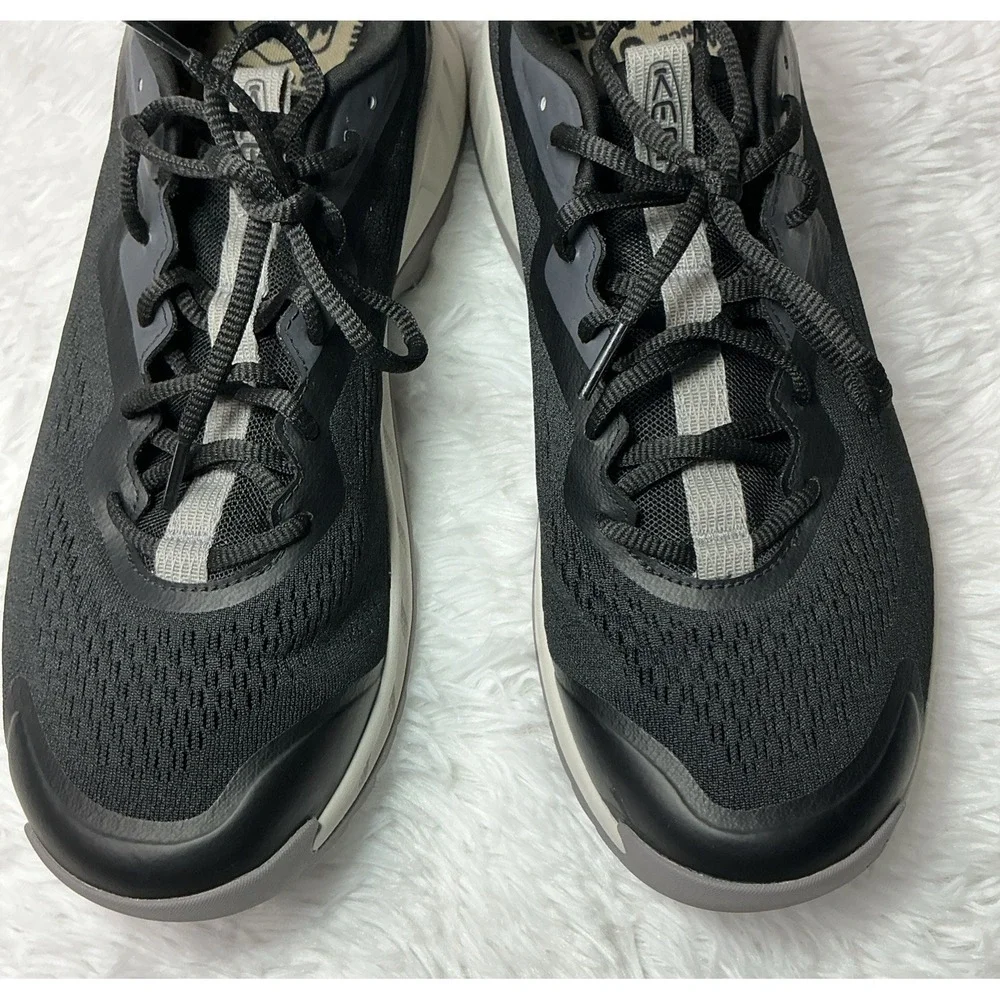 Keen Men's‎ Walking/running Size 11 Contoured Fit Black And White Shoe new